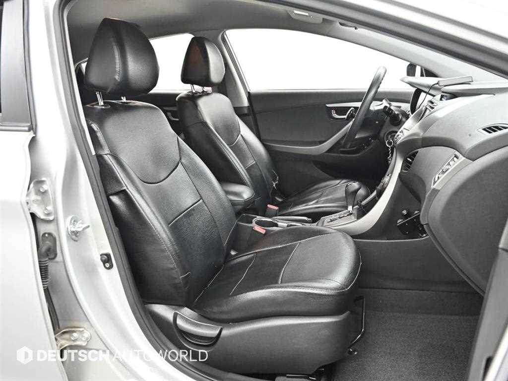 HYUNDAI Avante - Vista 10