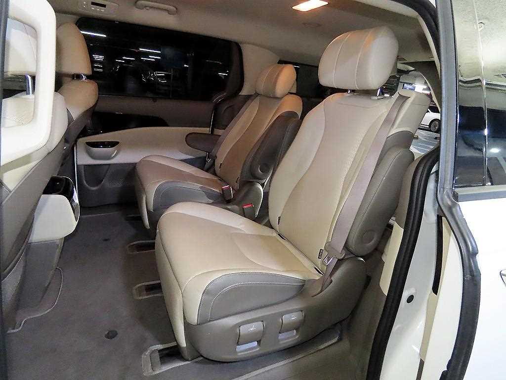 KIA Carnival - Vista 7