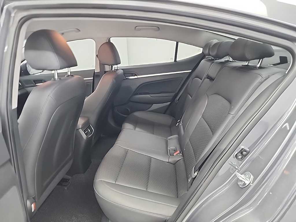 HYUNDAI Avante - Vista 12