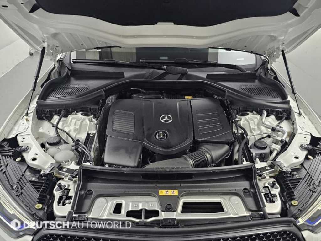 Mercedes Benz GLC Class - Vista 5