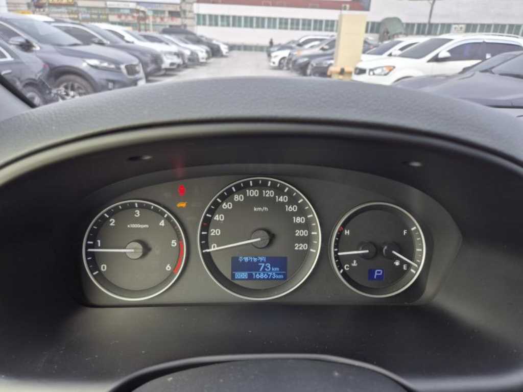 HYUNDAI Starex - Vista 8