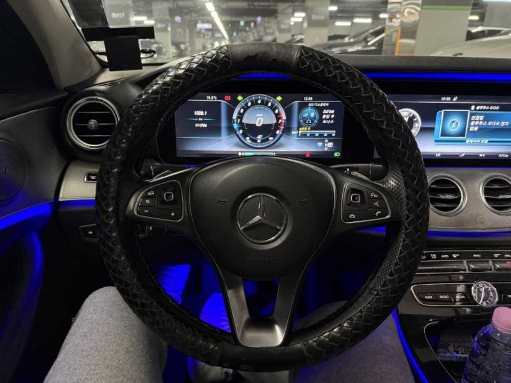 Mercedes Benz E class - Vista 8