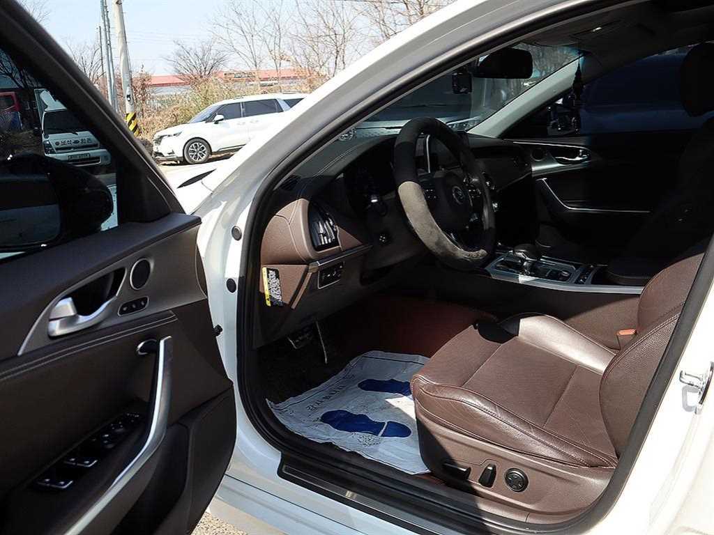 KIA Stinger - Vista 6