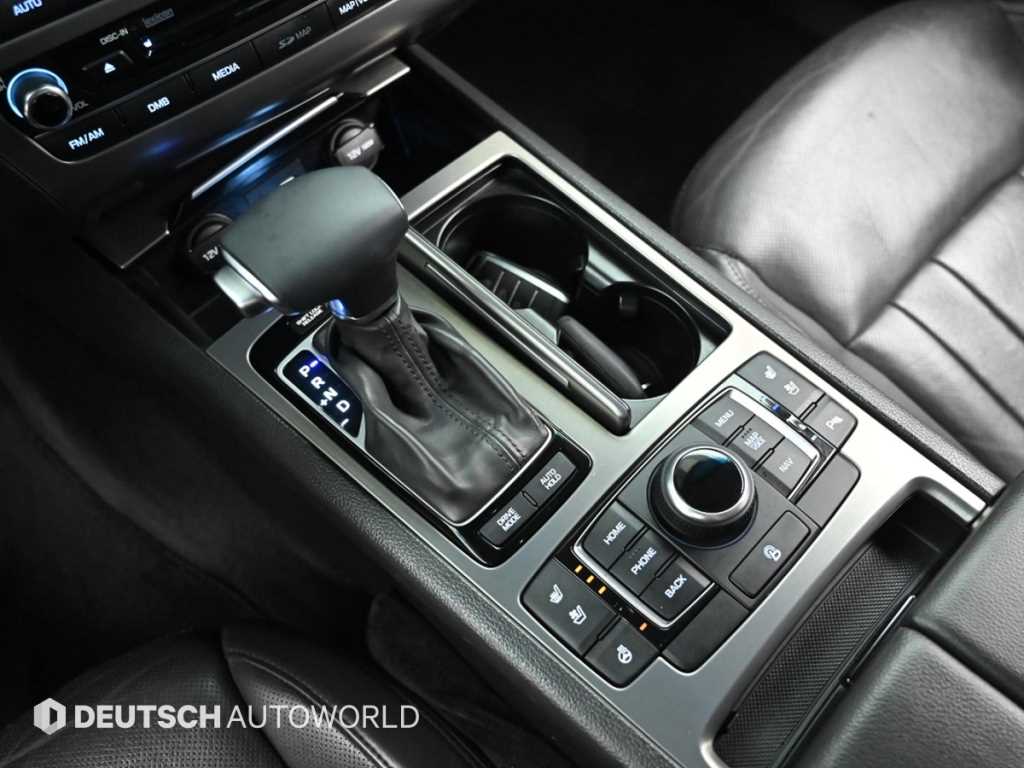 HYUNDAI Genesis - Vista 9