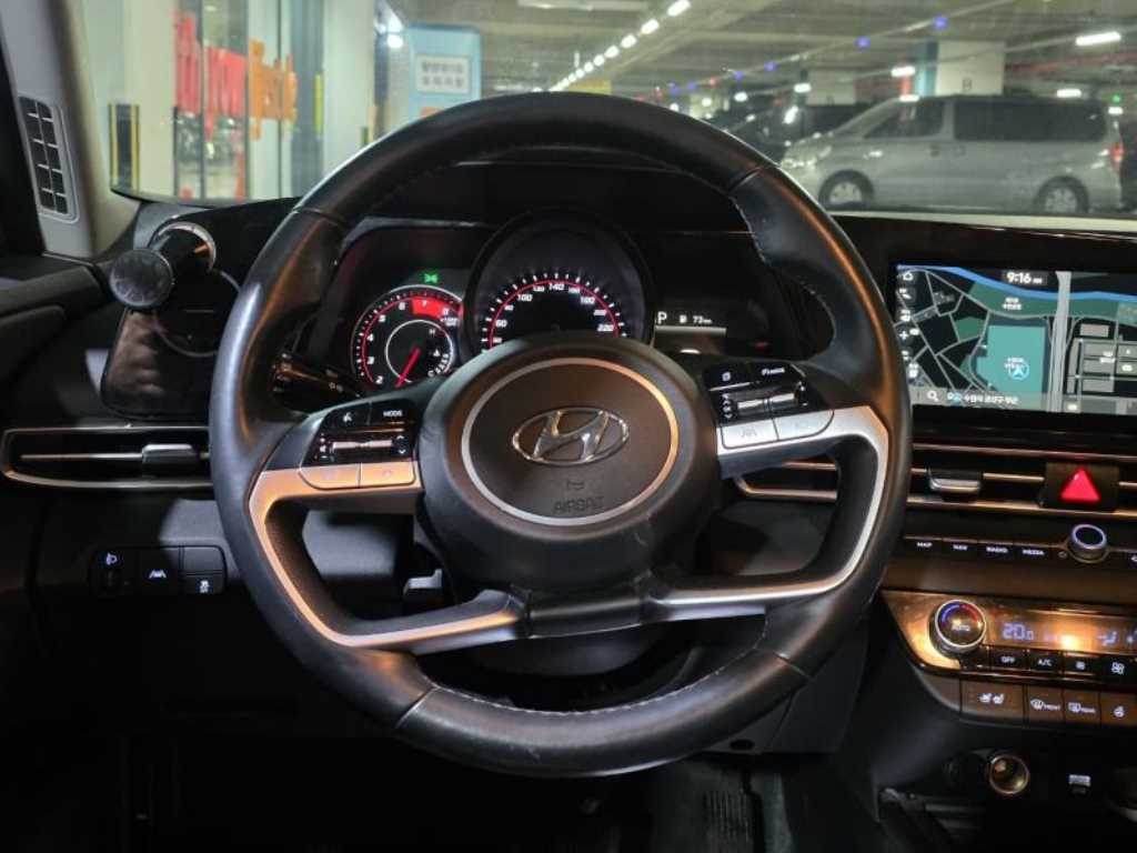 HYUNDAI Avante - Vista 12