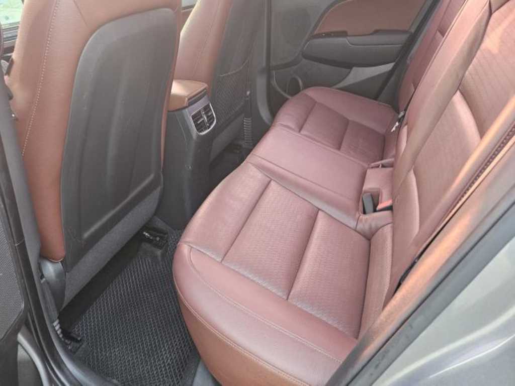 HYUNDAI Avante - Vista 5