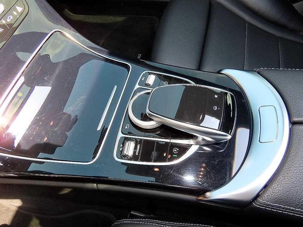 Mercedes Benz C Class - Vista 12