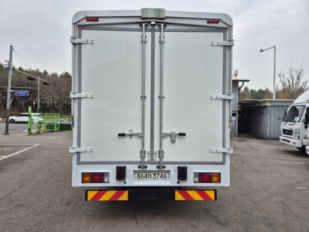 medium and large cargo truck - Vista 5