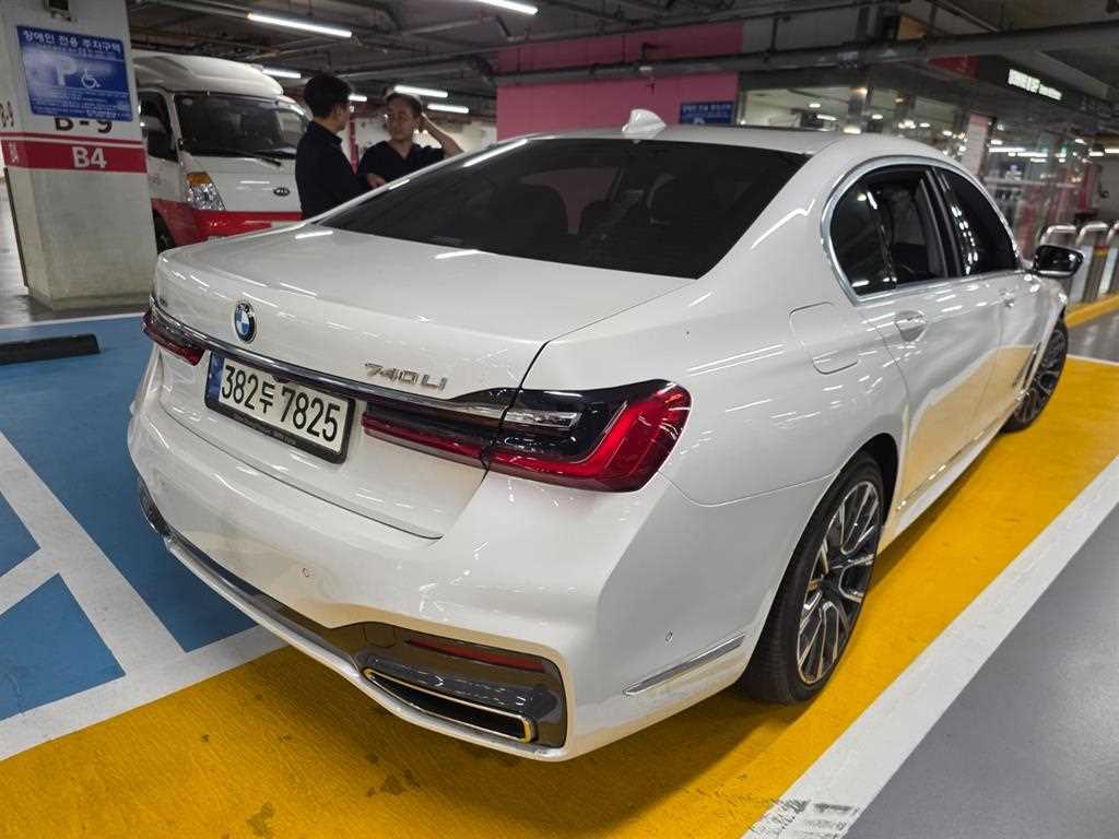 BMW 7 Series - Vista 5