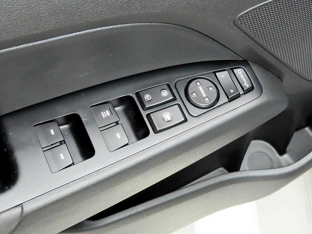 HYUNDAI Avante - Vista 11