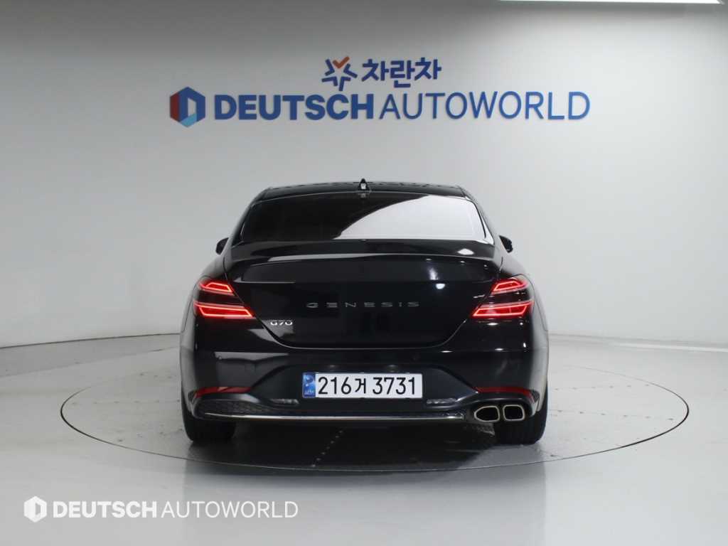 Genesis G70 - Vista 4