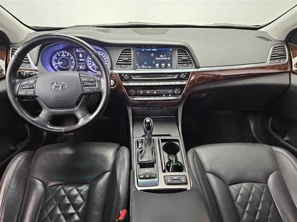 HYUNDAI Aslan - Vista 6