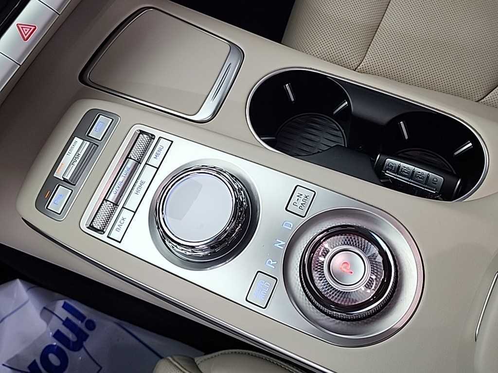 Genesis GV70 - Vista 8