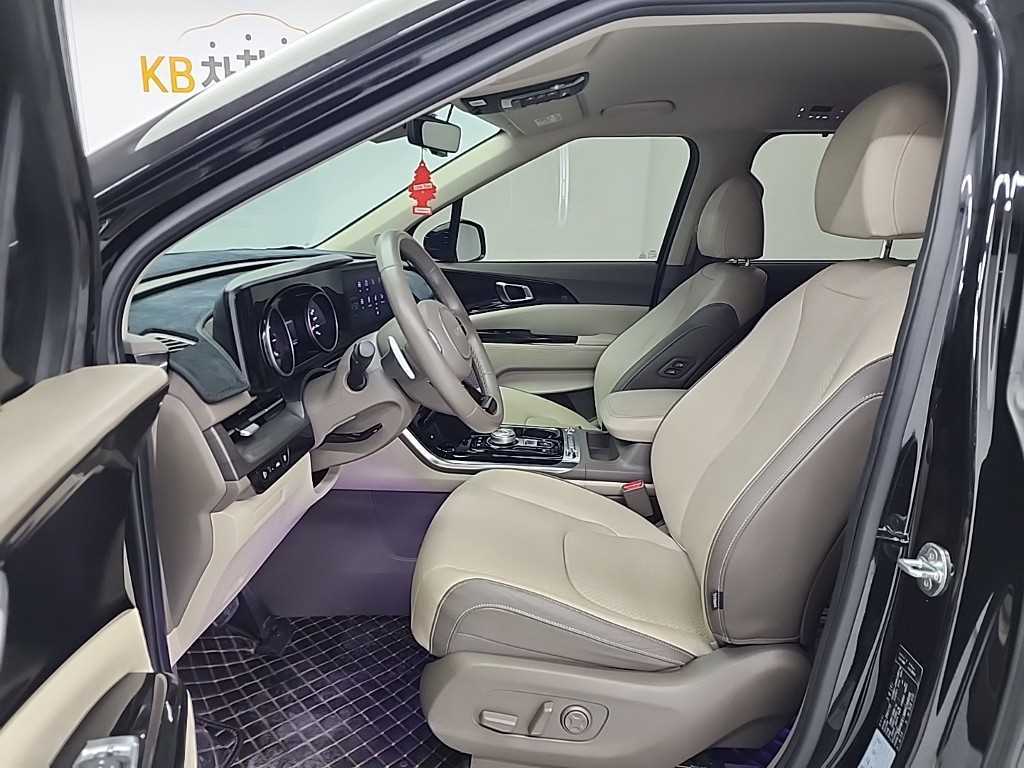 KIA Carnival - Vista 11