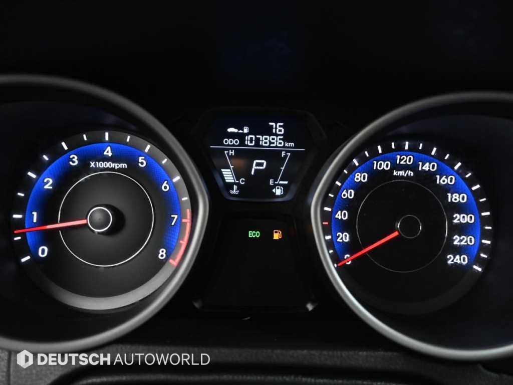 HYUNDAI Avante - Vista 8