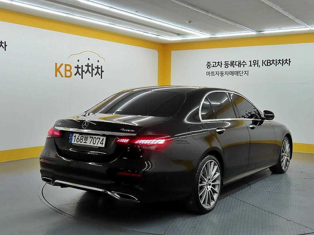 Mercedes Benz E class - Vista 4