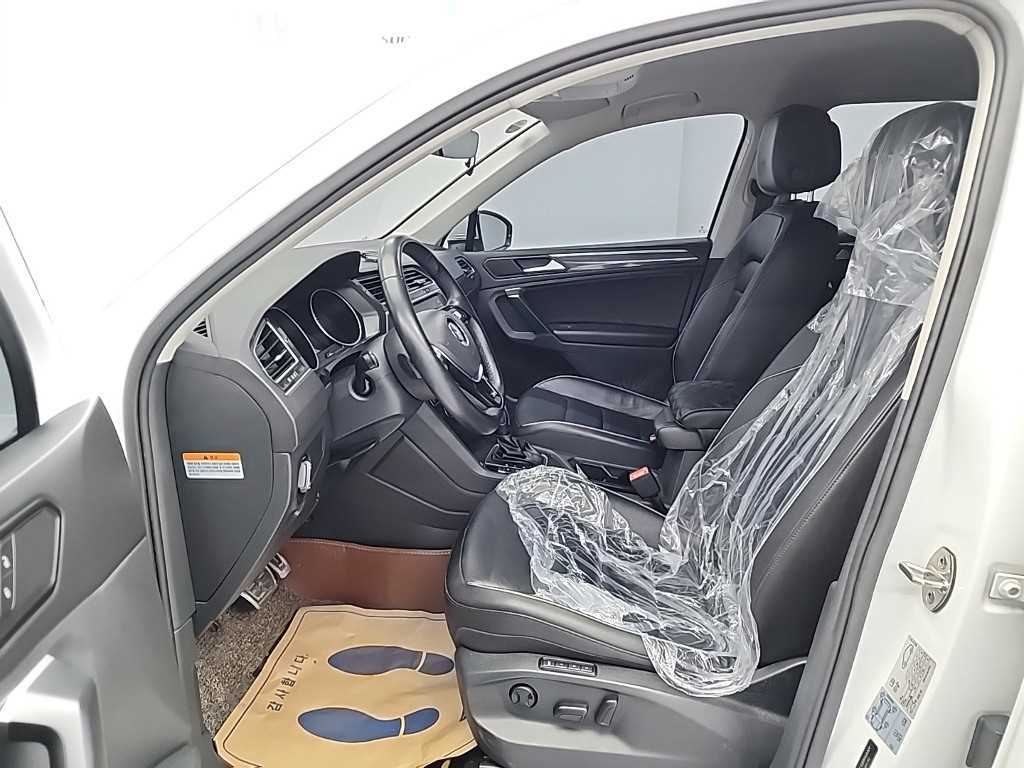 Volkswagen Tiguan - Vista 11