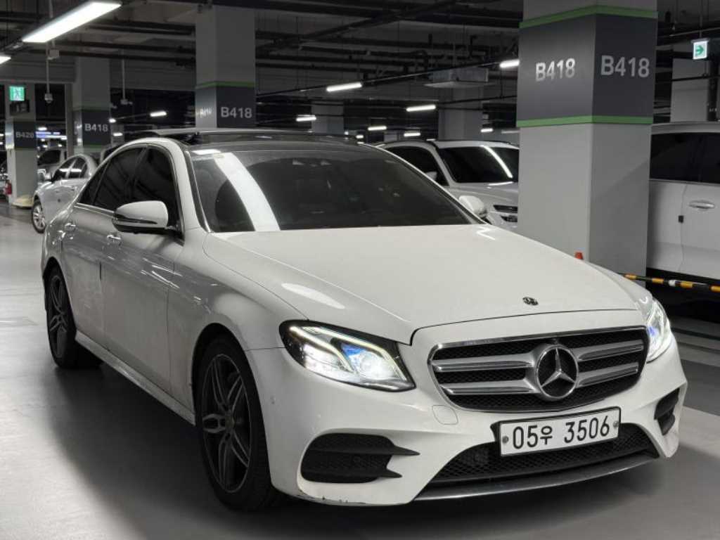 Mercedes Benz E class - Vista 4