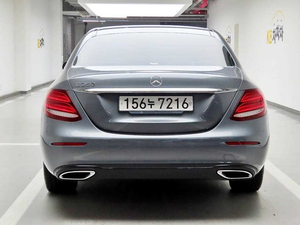 Mercedes Benz E class - Vista 3