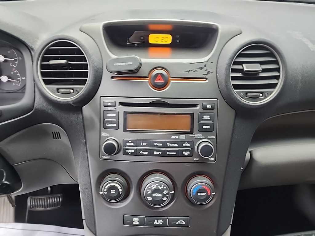 KIA Carens - Vista 10