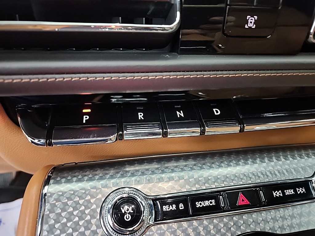 Lincoln Aviator - Vista 8