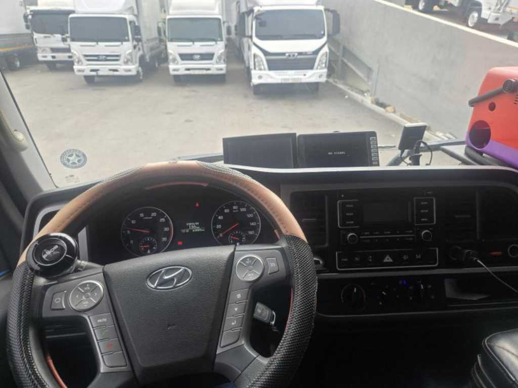 medium and large cargo truck - Vista 12