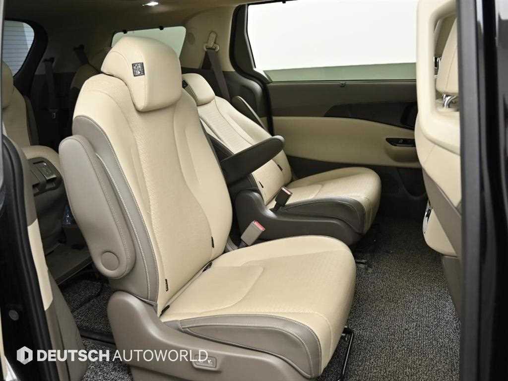 KIA Carnival - Vista 12