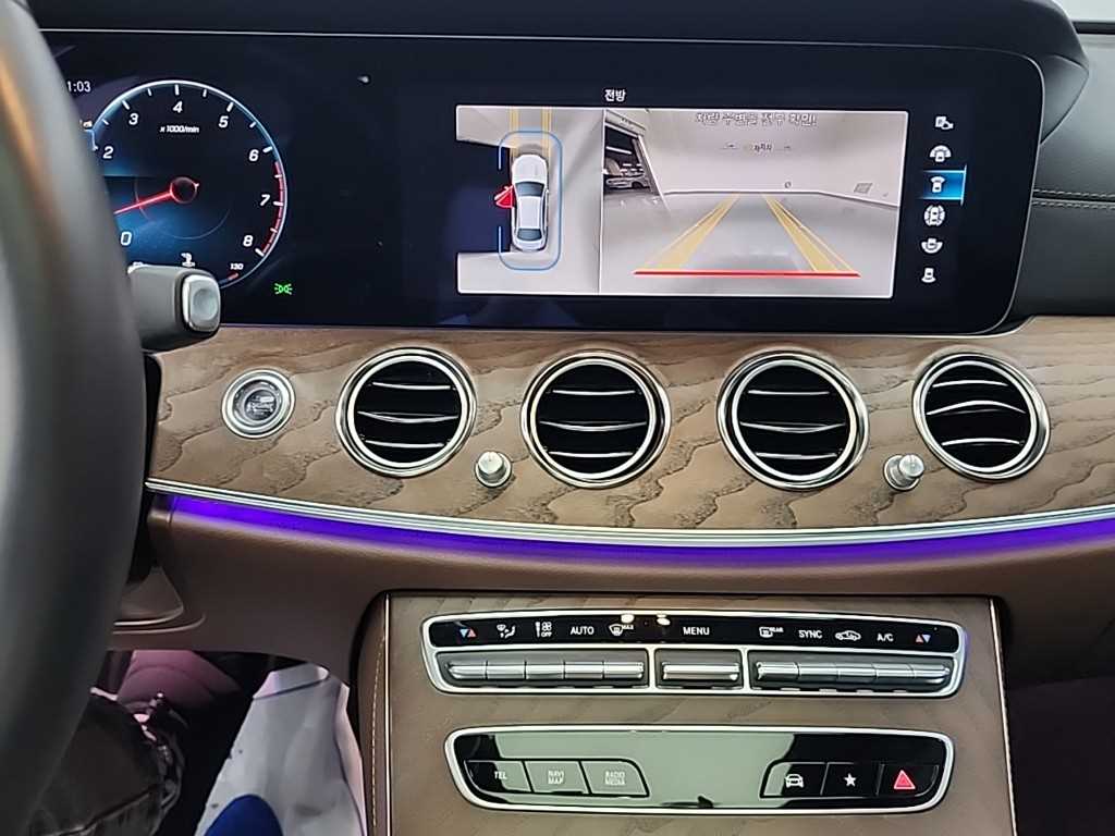 Mercedes Benz E class - Vista 10