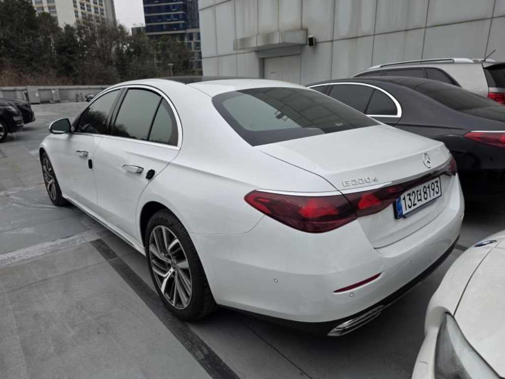 Mercedes Benz E class - Vista 4