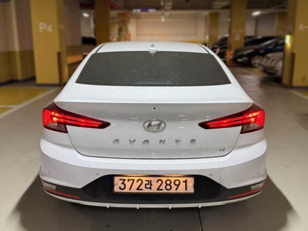 HYUNDAI Avante - Vista 2