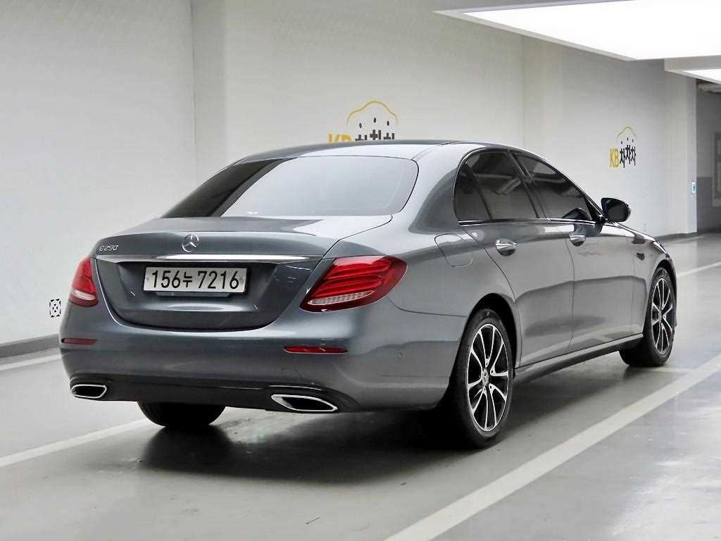 Mercedes Benz E class - Vista 4