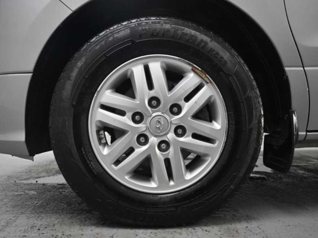 HYUNDAI Starex - Vista 6