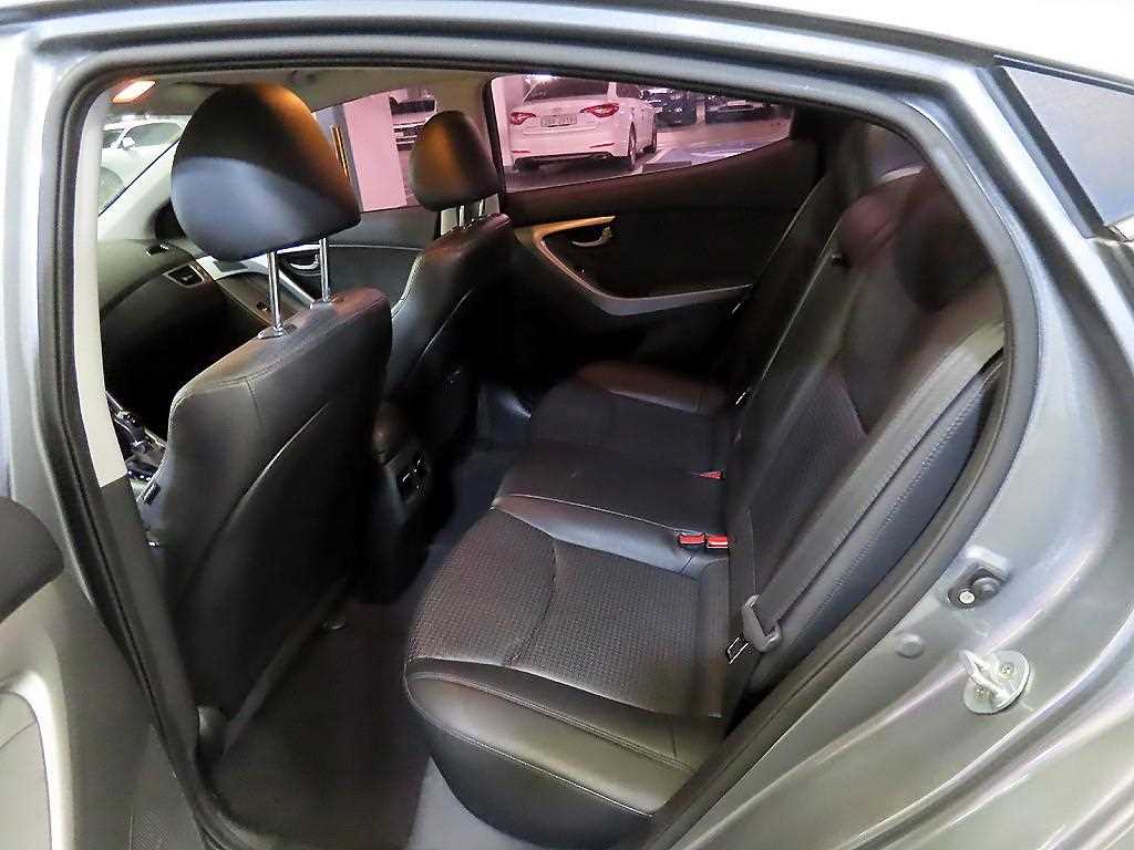 HYUNDAI Avante - Vista 7