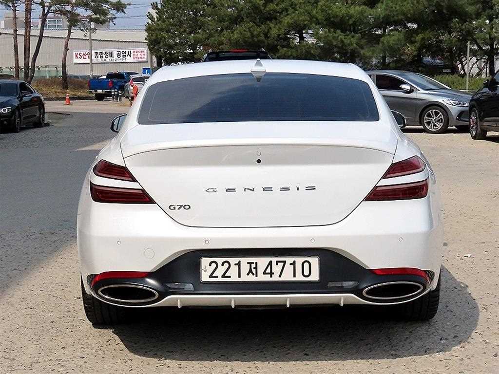 Genesis G70 - Vista 4