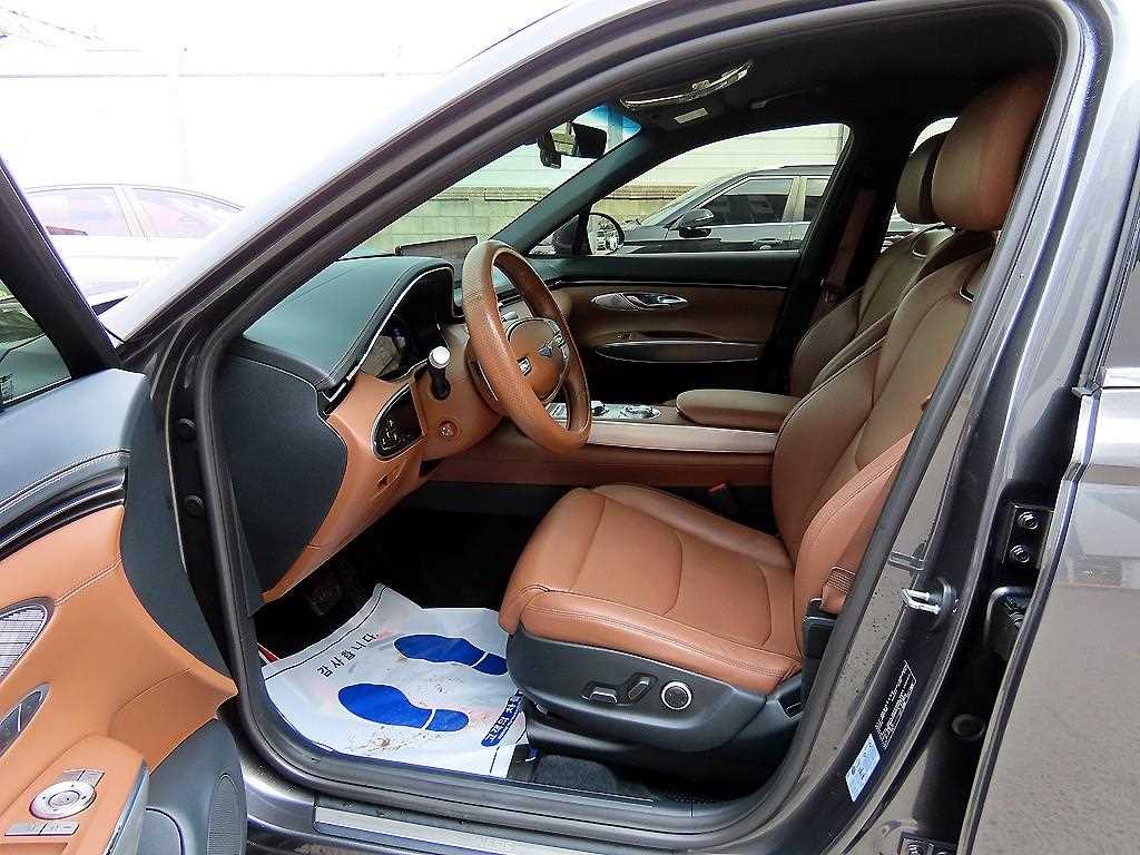 Genesis GV70 - Vista 5