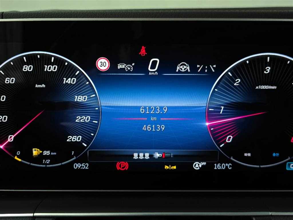 Mercedes Benz GLE Class - Vista 8