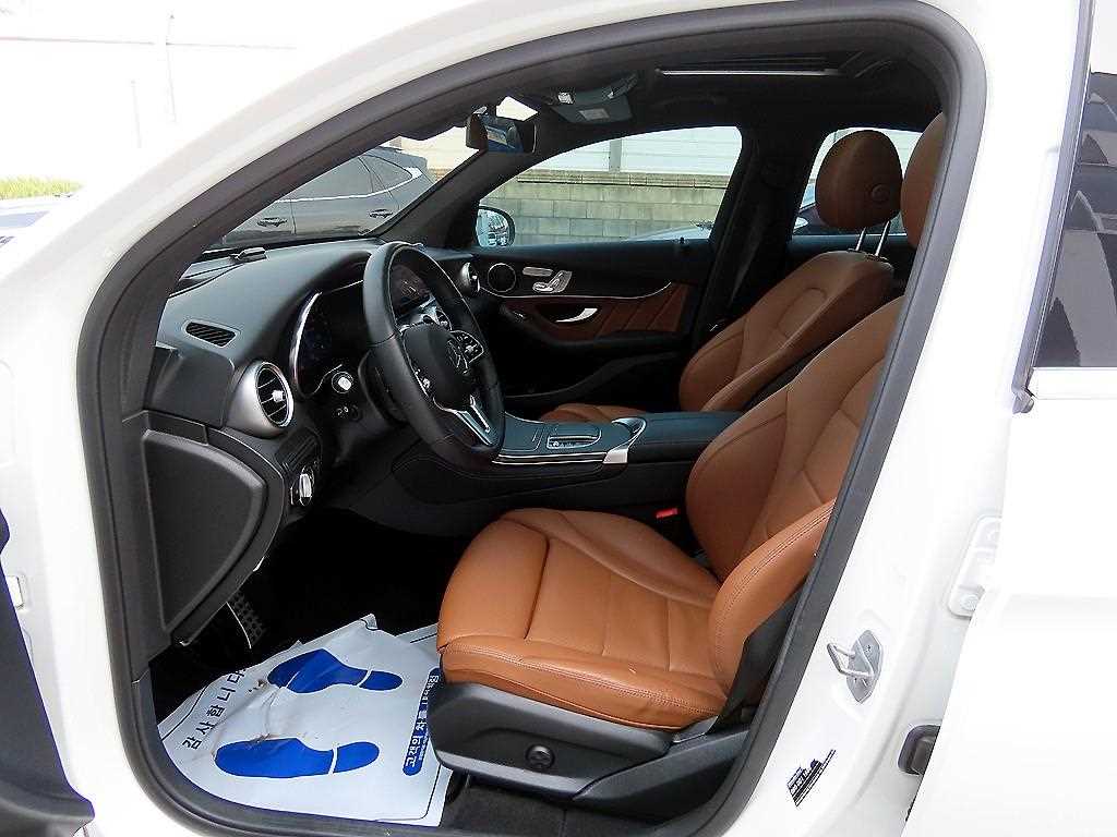 Mercedes Benz GLC Class - Vista 5