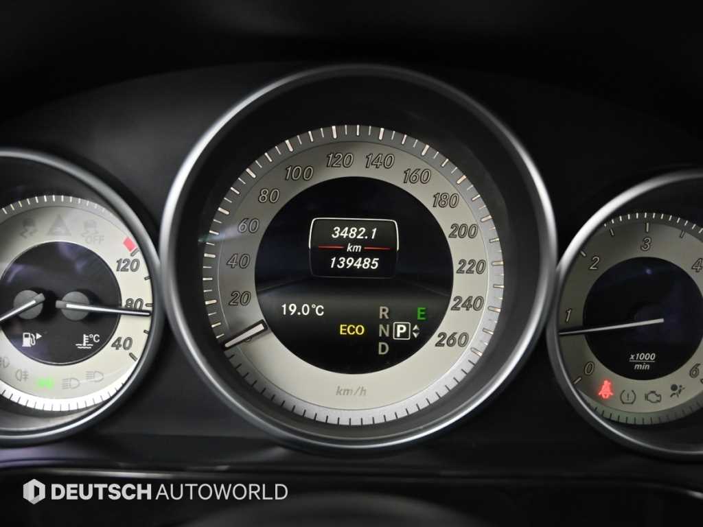 Mercedes Benz E class - Vista 8