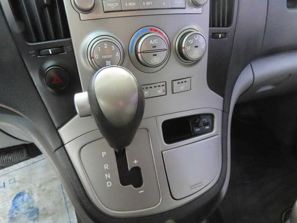 HYUNDAI Starex - Vista 12