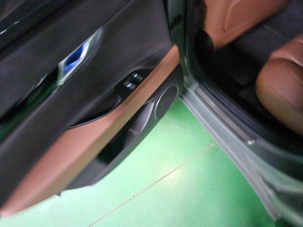 Genesis G80 - Vista 10