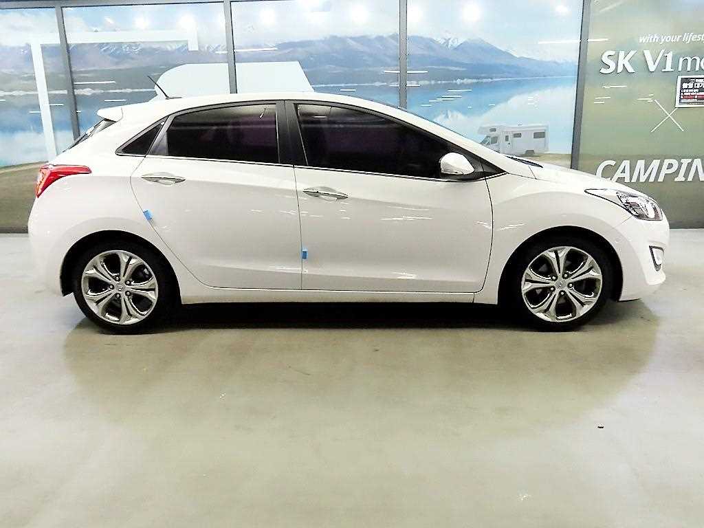 HYUNDAI i30 - Vista 3