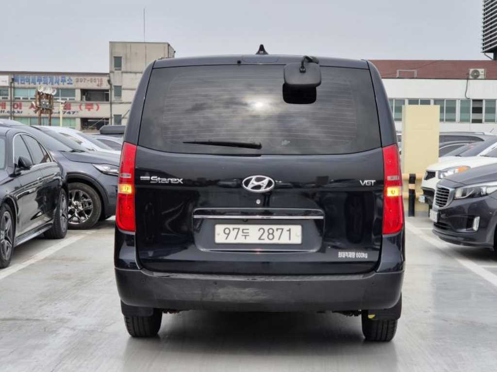 HYUNDAI Starex - Vista 4