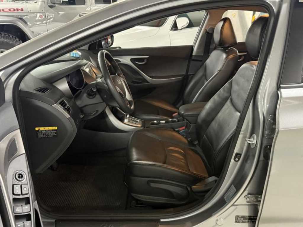 HYUNDAI Avante - Vista 7