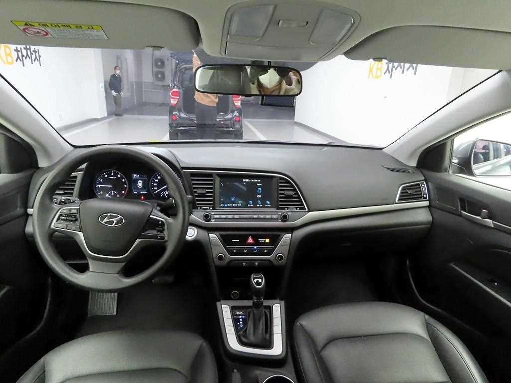 HYUNDAI Avante - Vista 6