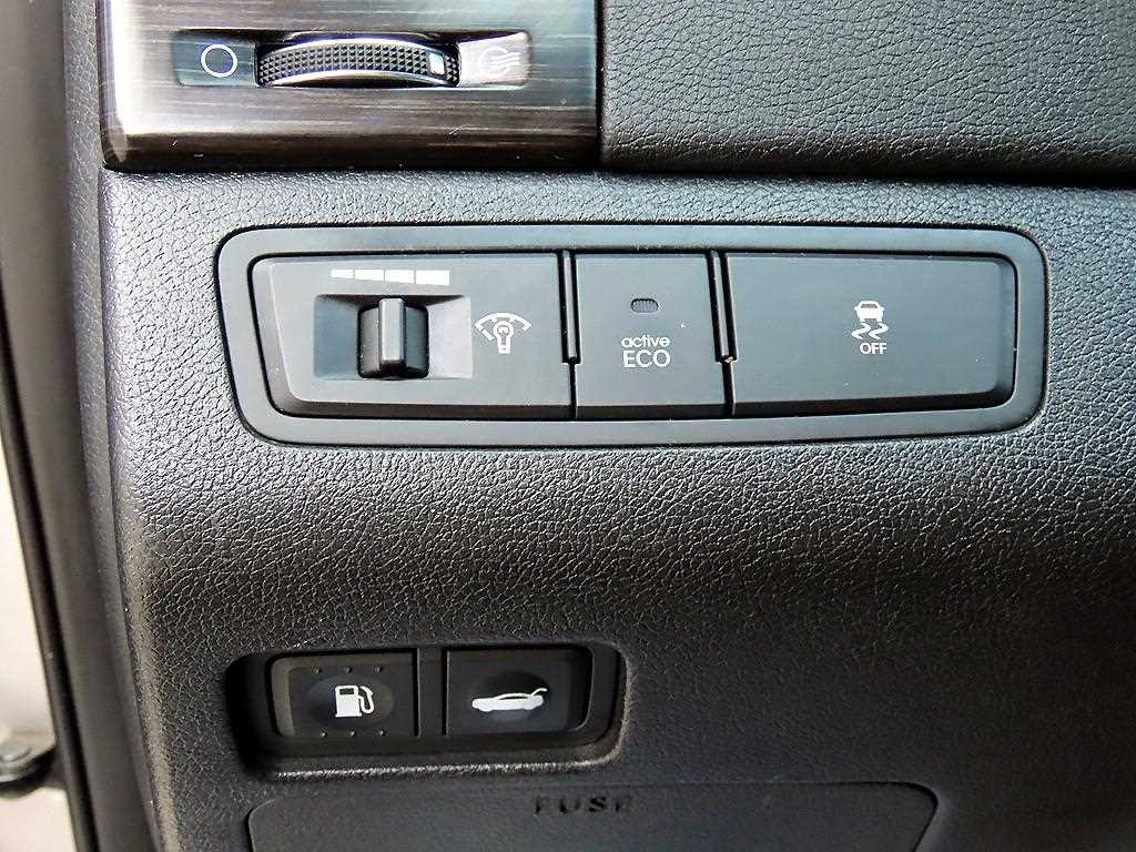 HYUNDAI Sonata - Vista 12