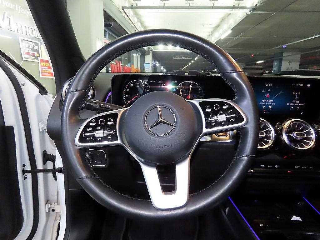 Mercedes Benz GLB Class - Vista 8