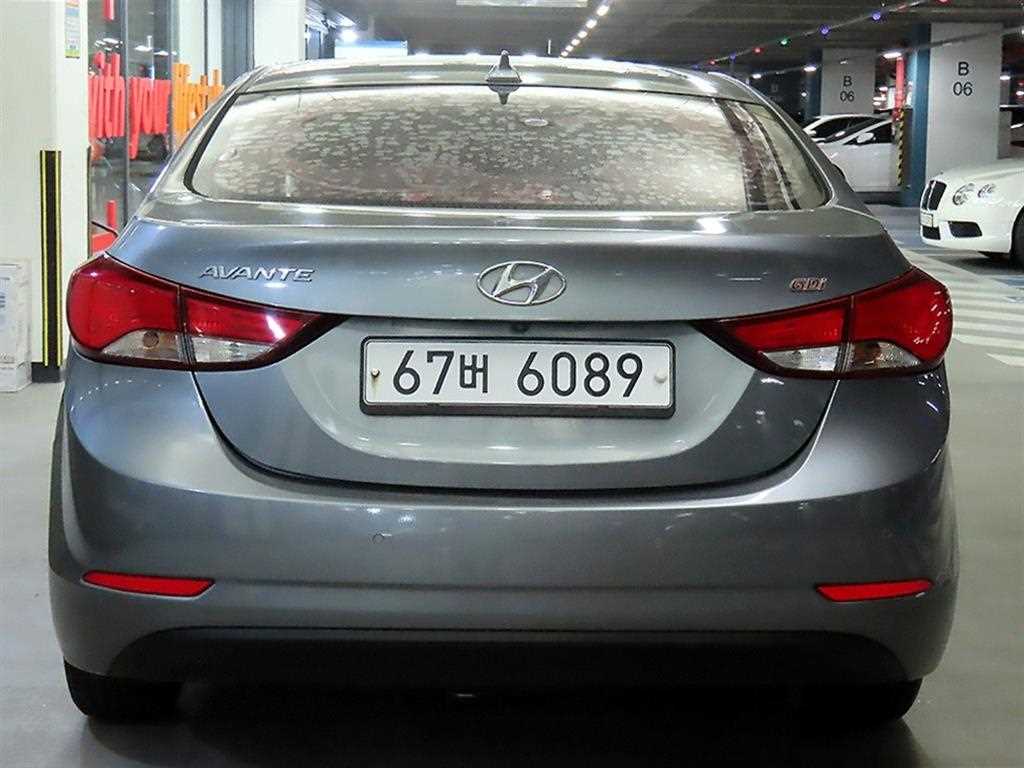 HYUNDAI Avante - Vista 5