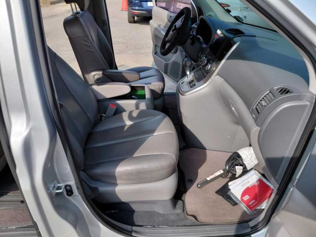 KIA Carnival - Vista 10