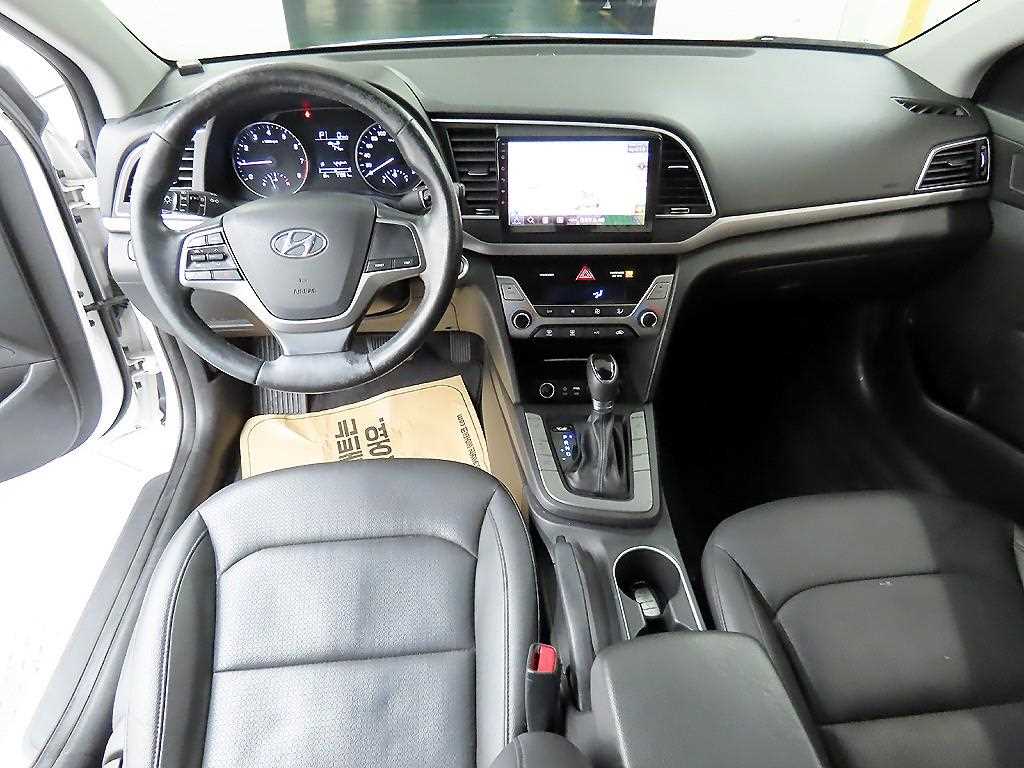 HYUNDAI Avante - Vista 7