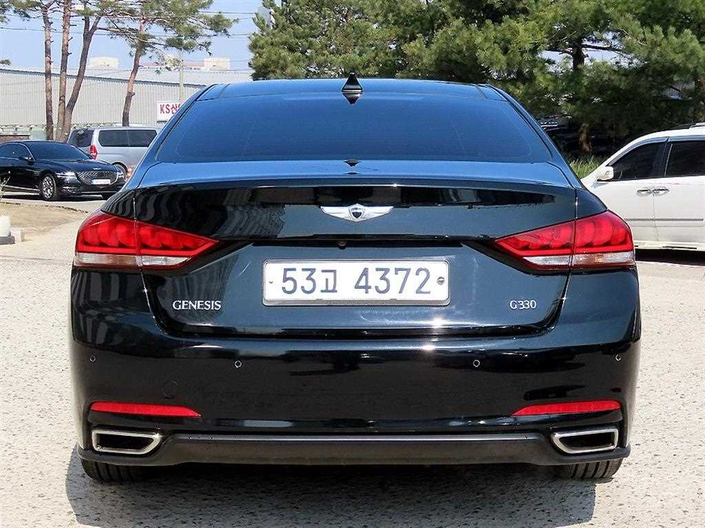 HYUNDAI Genesis - Vista 4